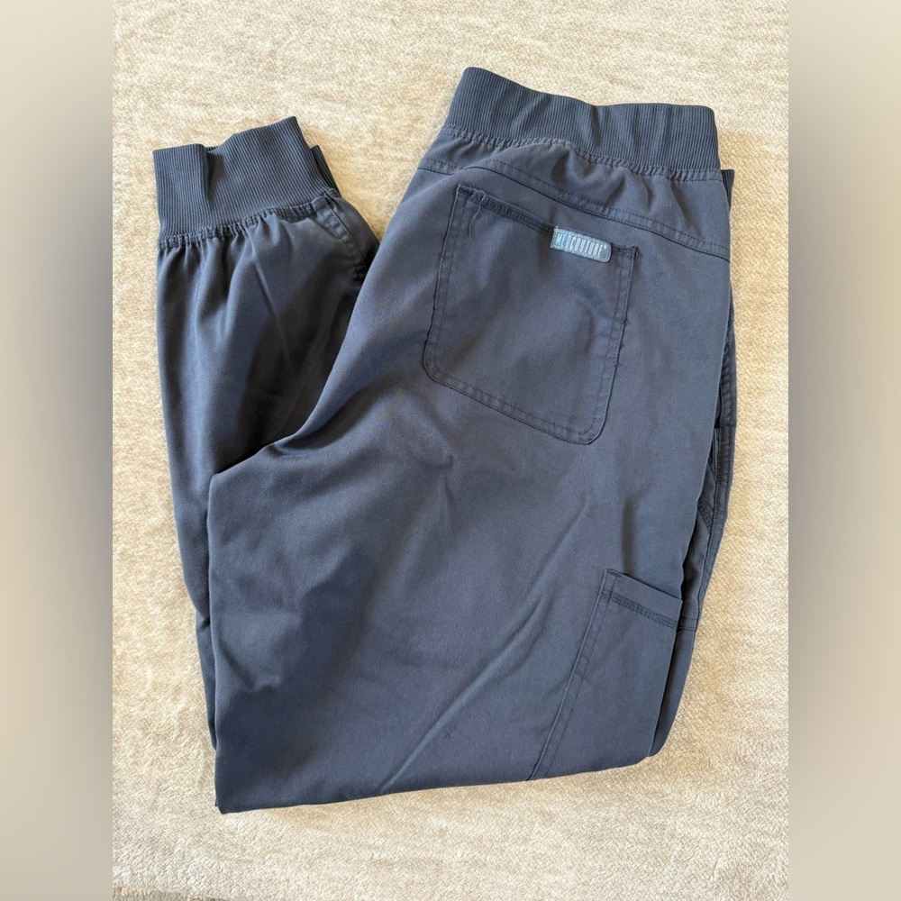Women’s Medcouture Scrub set. XL top and bottom